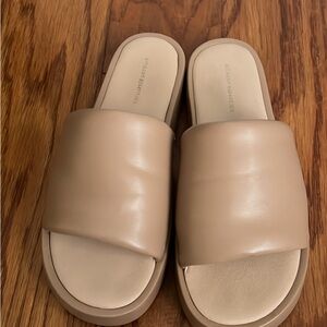 Amazon Essentials tan and cream sandals, only worn once